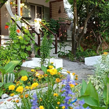 Stamatia's Garden بيت ضيافة *