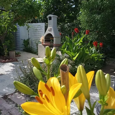 Stamatia's Garden Guest house *