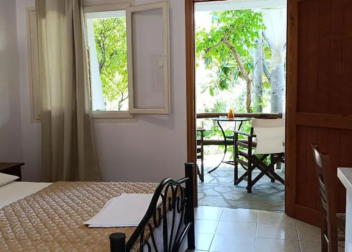 Πανσιόν Stamatia's Garden 3*